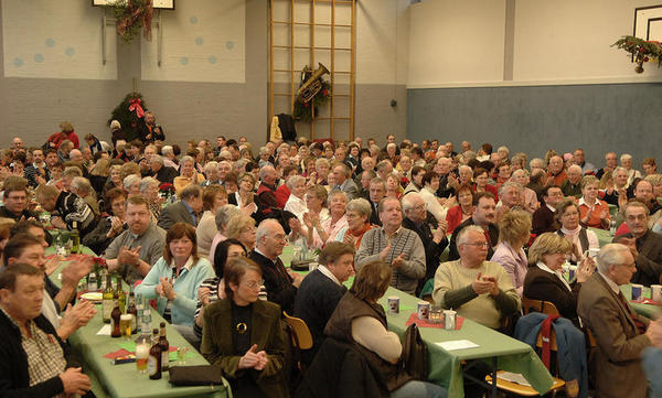 Publikum beim Konzert des Musikvereins in der Turnhalle Ottbergen Foto (c) H.Schlittenbauer 
