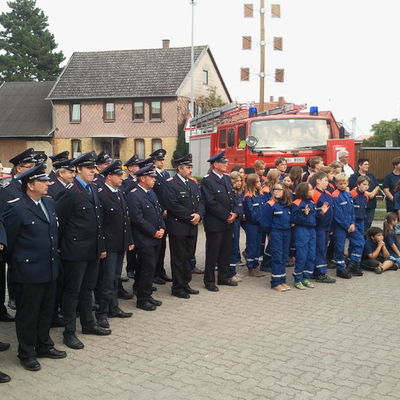 Einweihung einer zweiten Feuerwehrgarage als Anbau des Dorfgemeinschaftshauses Dingelbe am 30.August 2013 - Foto (c) Lindinger / Gemeinde Schellerten