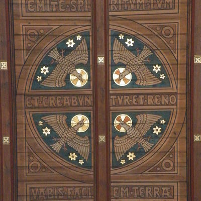 Bemalte Holzbalkendecke in der Kirche St. Katharina in Bettmar.