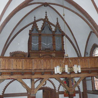 Orgel auf der Empore der ev.-luth. Kirche in Kemme