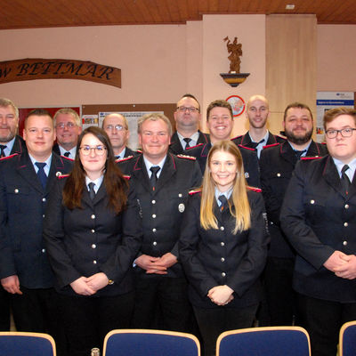 Im Rahmen der Jahreshauptversammlung 2020 wurden zahlreiche Feuerwehrmitglieder gewählt, befördert und geehrt.